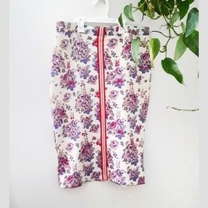 Romeo + Juliet Coutur | Purple Floral Pencil Skirt